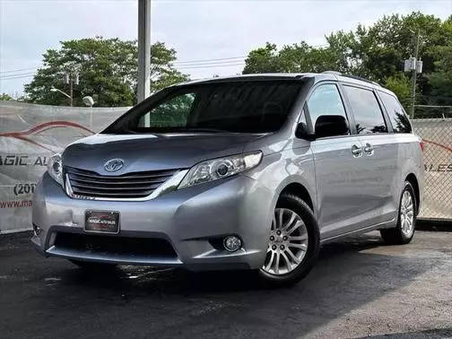 2016 Toyota Sienna XLE FWD photo