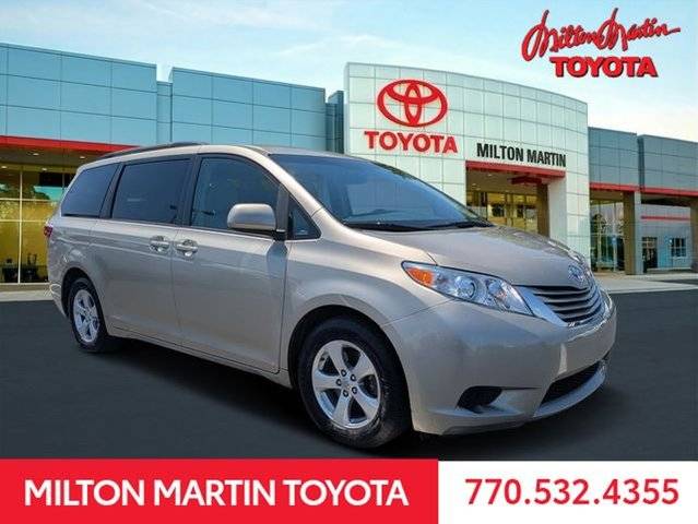 2015 Toyota Sienna LE FWD photo