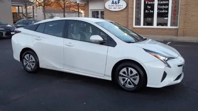 2016 Toyota Prius Three FWD photo