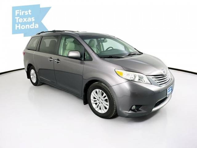 2016 Toyota Sienna  FWD photo