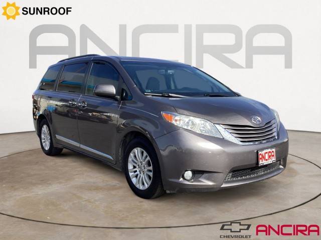 2016 Toyota Sienna XLE Premium FWD photo