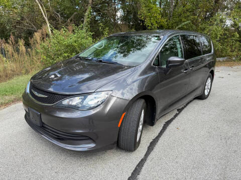 2017 Chrysler Pacifica Minivan Touring FWD photo
