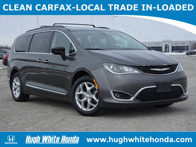 2017 Chrysler Pacifica Minivan Touring-L FWD photo