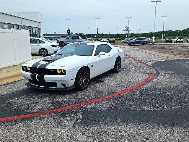 2016 Dodge Challenger SRT 392 RWD photo