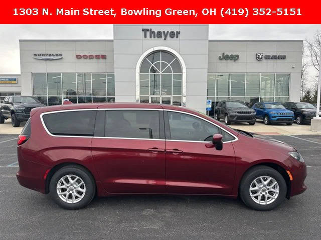 2017 Chrysler Pacifica Minivan LX FWD photo