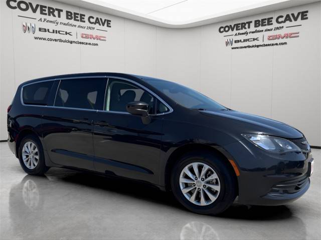 2017 Chrysler Pacifica Minivan Touring FWD photo
