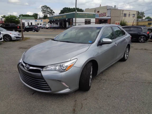 2016 Toyota Camry XLE FWD photo