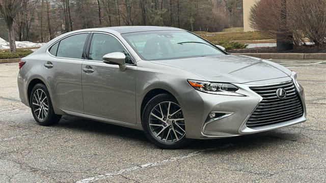 2016 Lexus ES  FWD photo