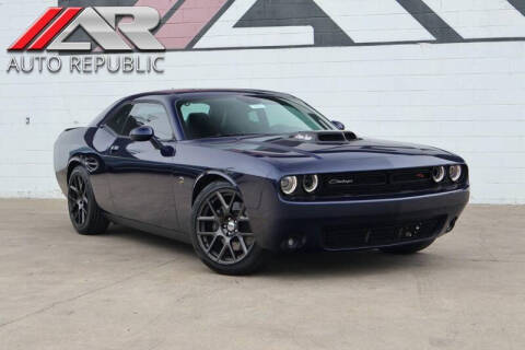 2016 Dodge Challenger 392 Hemi Scat Pack Shaker RWD photo