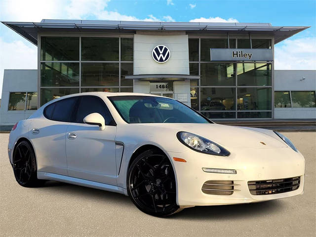 2016 Porsche Panamera 4 Edition AWD photo