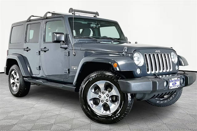 2016 Jeep Wrangler Unlimited Sahara 4WD photo