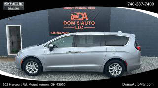 2017 Chrysler Pacifica Minivan Touring FWD photo