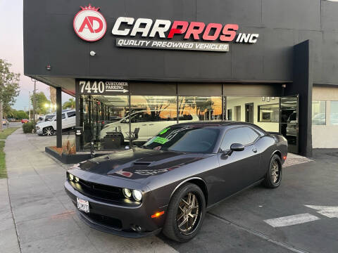 2016 Dodge Challenger SXT RWD photo