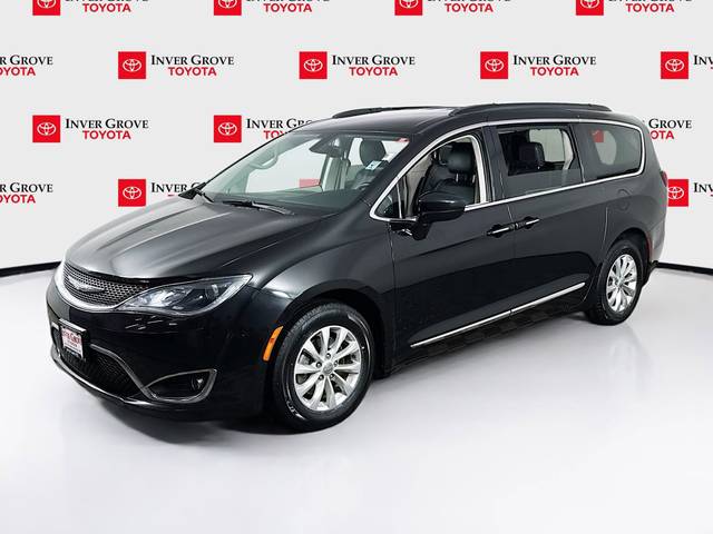 2017 Chrysler Pacifica Minivan Touring-L FWD photo