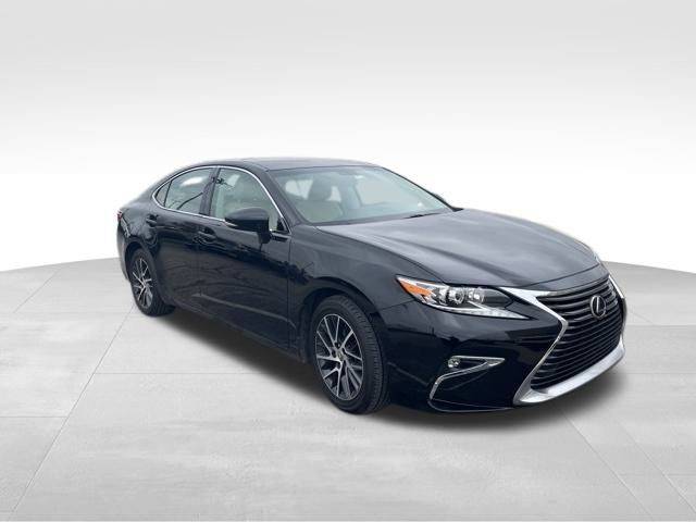 2016 Lexus ES  FWD photo