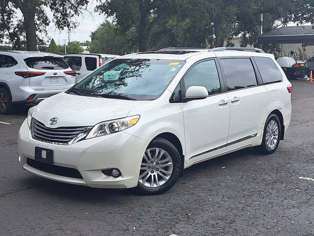 2016 Toyota Sienna XLE Premium FWD photo