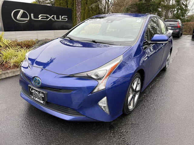 2016 Toyota Prius Three Touring FWD photo