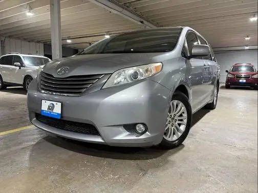 2016 Toyota Sienna XLE FWD photo