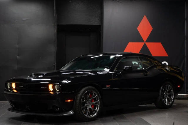 2016 Dodge Challenger SRT 392 RWD photo