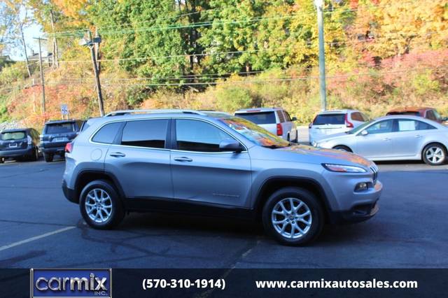 2016 Jeep Cherokee Latitude 4WD photo