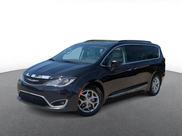 2017 Chrysler Pacifica Minivan Touring-L FWD photo