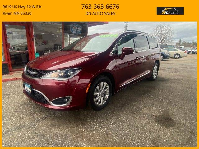 2017 Chrysler Pacifica Minivan Touring-L FWD photo