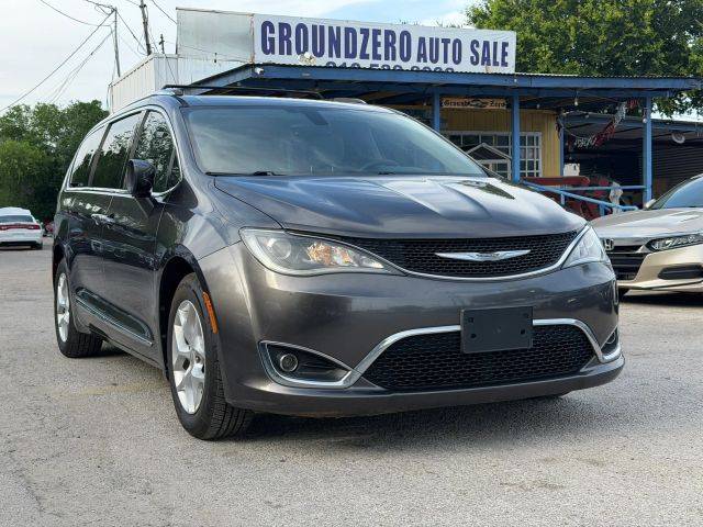 2017 Chrysler Pacifica Minivan Touring-L Plus FWD photo