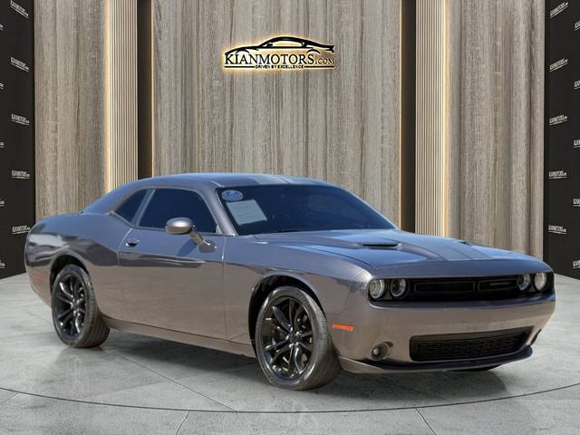 2016 Dodge Challenger SXT RWD photo