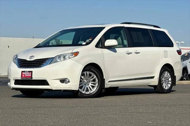 2016 Toyota Sienna XLE FWD photo