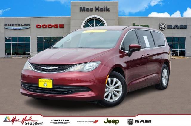 2017 Chrysler Pacifica Minivan Touring FWD photo