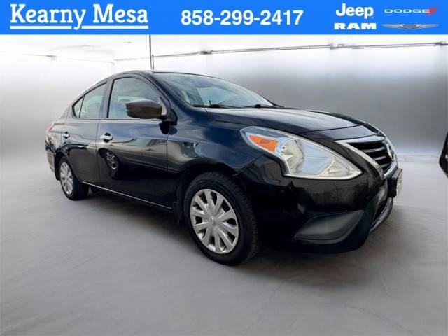 2016 Nissan Versa SV FWD photo