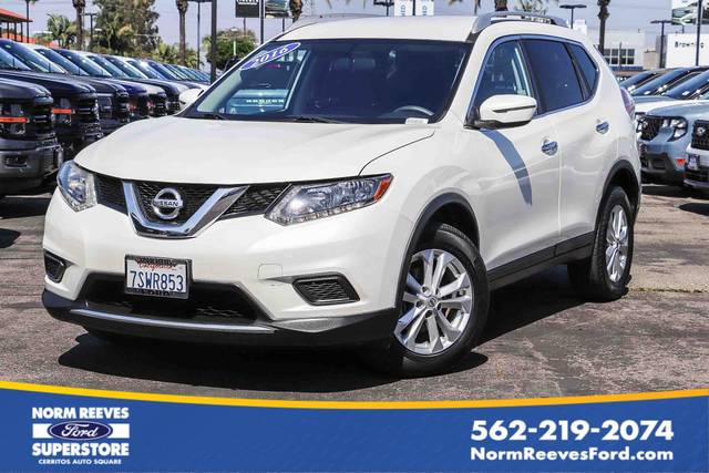2016 Nissan Rogue SV FWD photo