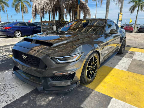 2016 Ford Mustang V6 RWD photo