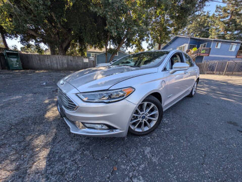 2017 Ford Fusion Energi SE FWD photo