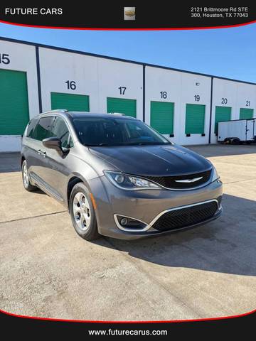 2017 Chrysler Pacifica Minivan Touring-L Plus FWD photo