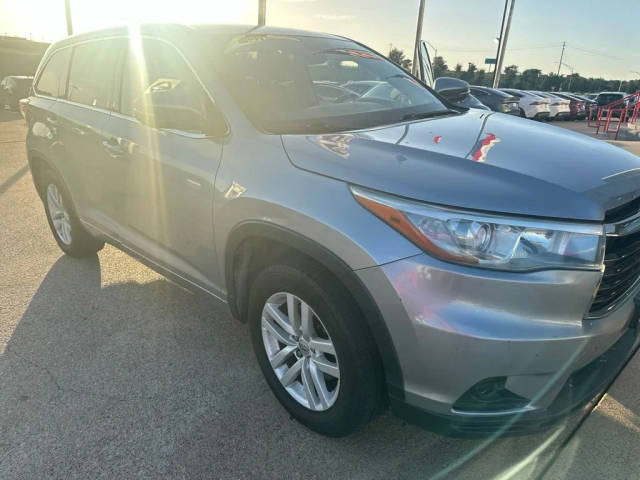 2015 Toyota Highlander LE FWD photo