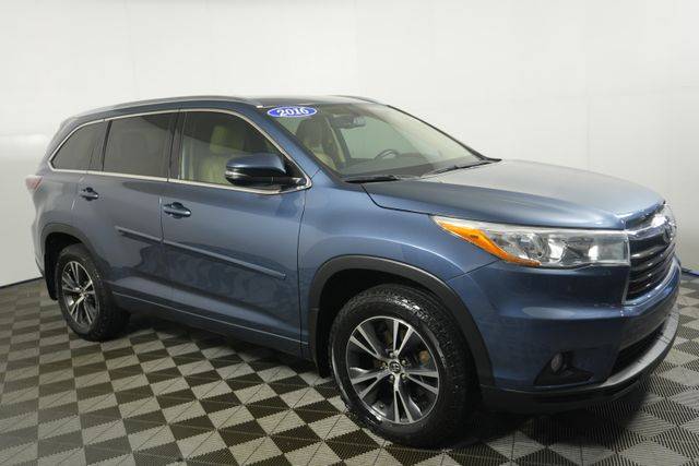 2016 Toyota Highlander XLE AWD photo
