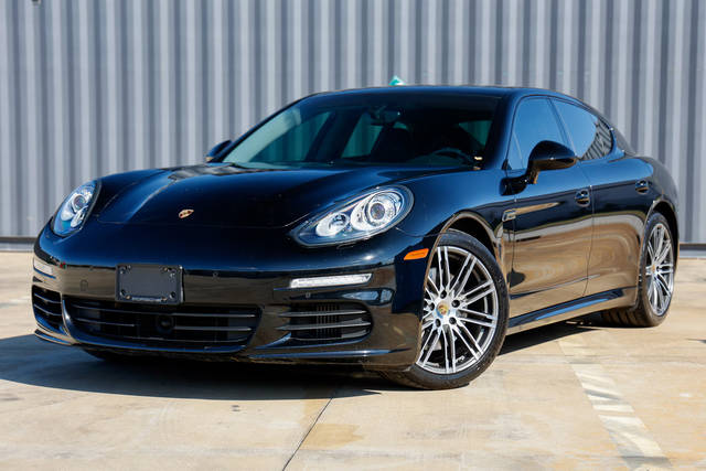 2016 Porsche Panamera S RWD photo
