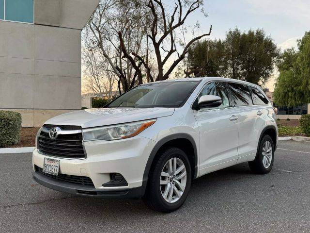 2016 Toyota Highlander LE FWD photo