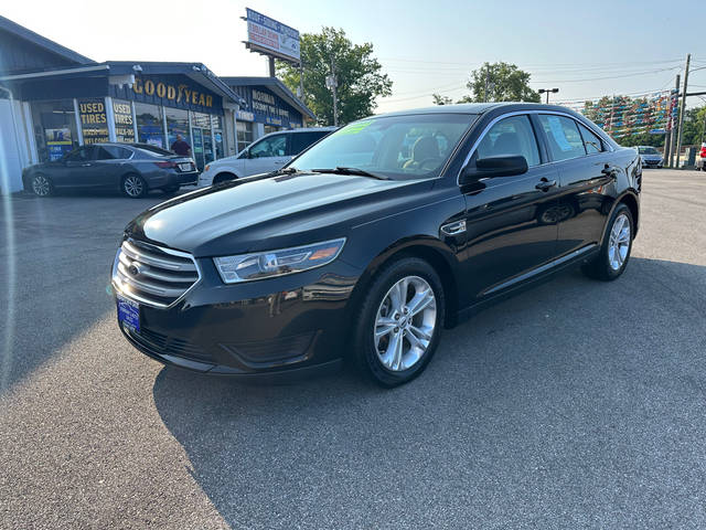 2016 Ford Taurus SE FWD photo