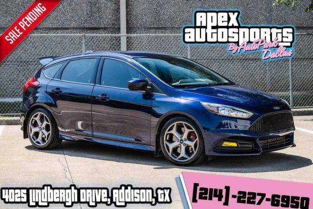 2016 Ford Focus ST FWD photo