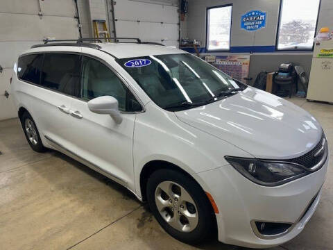 2017 Chrysler Pacifica Minivan Touring-L Plus FWD photo