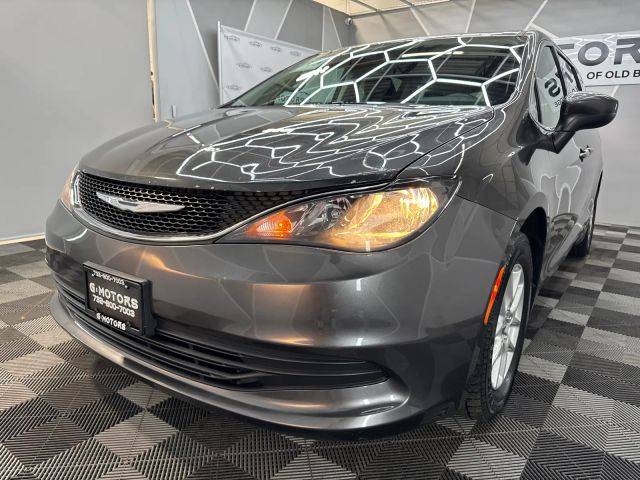 2017 Chrysler Pacifica Minivan Touring FWD photo