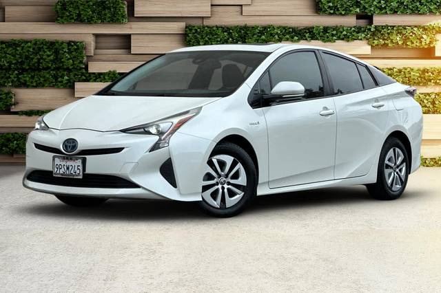 2016 Toyota Prius Three FWD photo