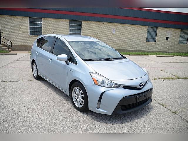 2016 Toyota Prius v Three FWD photo