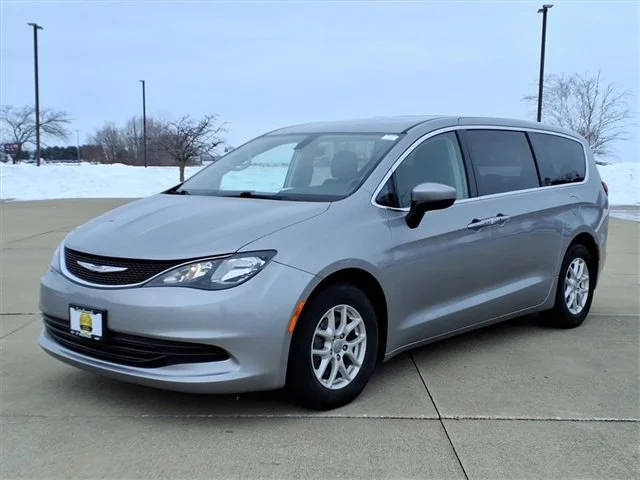 2017 Chrysler Pacifica Minivan Touring FWD photo