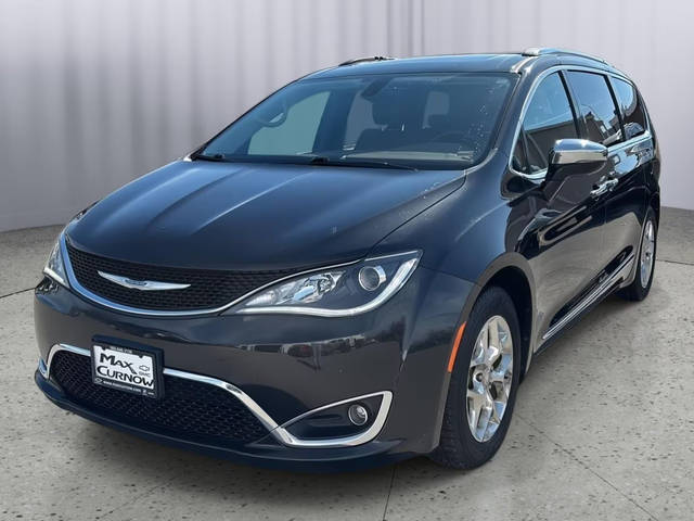 2017 Chrysler Pacifica Minivan Limited FWD photo