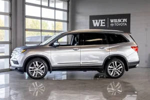 2016 Honda Pilot Elite AWD photo