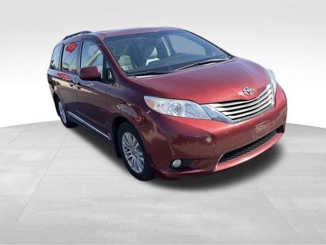2016 Toyota Sienna XLE FWD photo