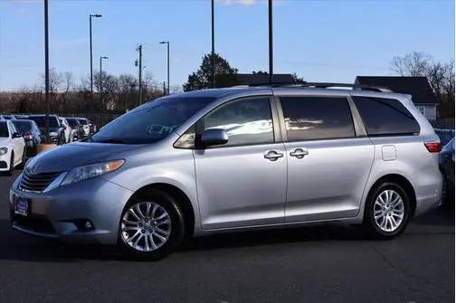 2016 Toyota Sienna XLE Premium FWD photo